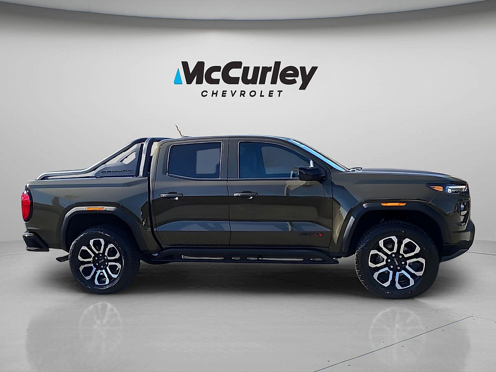 Used 2025 GMC Canyon AT4 w/ Nightfall Edition AWD/4WD image 8