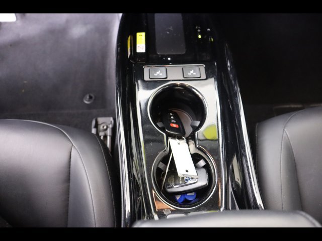 Used 2022 Toyota Prius Limited FWD image 32