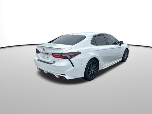 Used 2023 Toyota Camry SE image 2