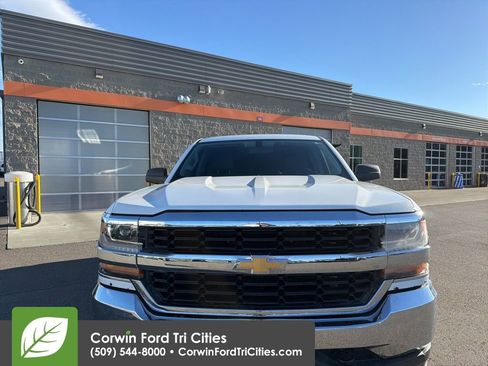 Used 2018 Chevrolet Silverado 1500 W/T w/ Trailering Package image 4