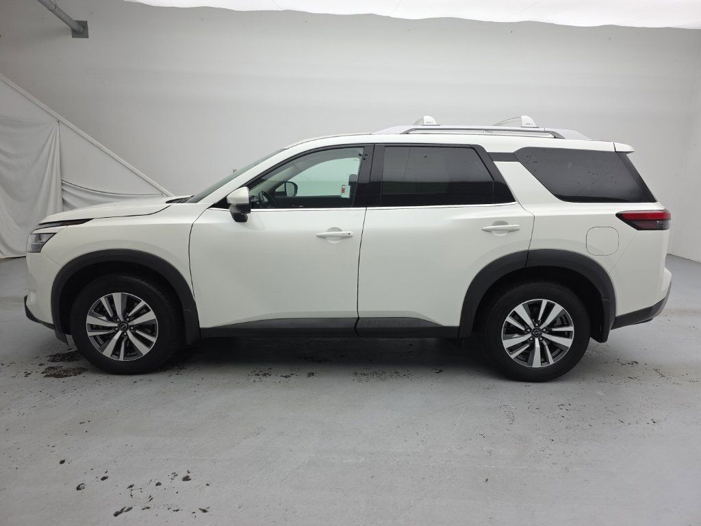 Used 2024 Nissan Pathfinder SL w/ Lighting Package (N92) AWD/4WD image 5