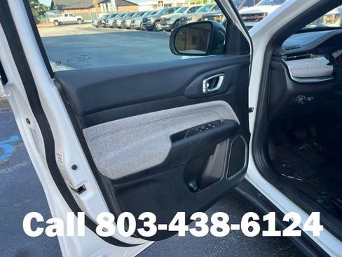 Used 2024 Jeep Compass Latitude AWD/4WD image 5