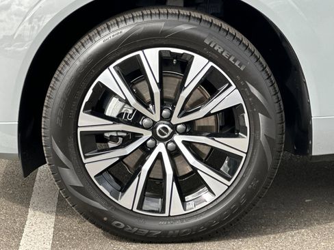 Used 2025 Volvo XC60 B5 Core w/ Protection Package Premier image 31