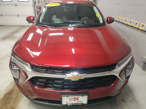Used 2024 Chevrolet Trax LS w/ LS Convenience Package image 6