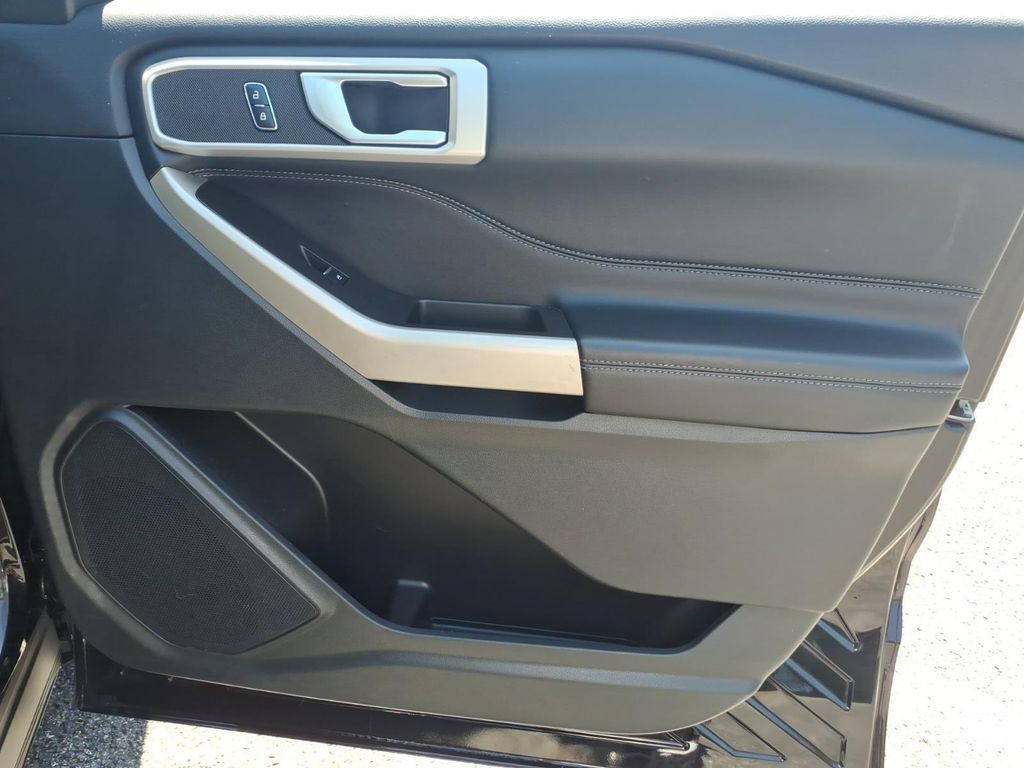 Certified 2023 Ford Explorer XLT AWD/4WD image 9