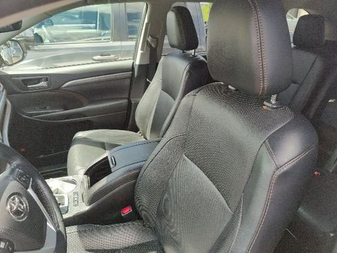 Used 2018 Toyota Highlander Limited Platinum AWD/4WD image 11