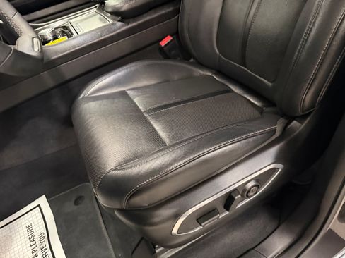 Used 2023 Jeep Wagoneer Series III w/ Preferred Equipment Group AWD/4WD image 45