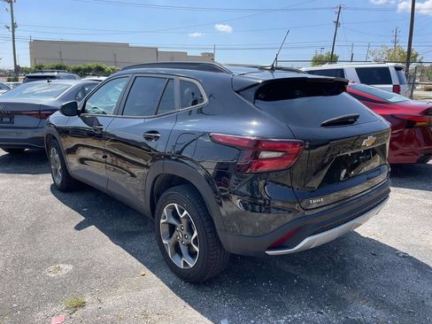 Used 2024 Chevrolet Trax LT FWD image 4