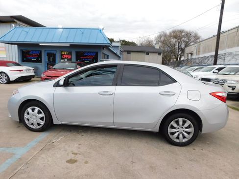 Used 2015 Toyota Corolla LE image 4