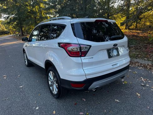 Used 2017 Ford Escape Titanium image 2