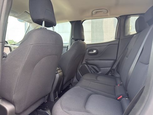Used 2023 Jeep Renegade Latitude AWD/4WD image 14