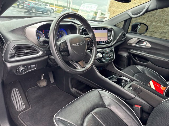 Used 2022 Chrysler Pacifica Limited w/ Uconnect Theater Family Group FWD image 18