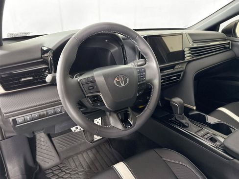 Certified 2026 Toyota Camry Hybrid FWD image 4