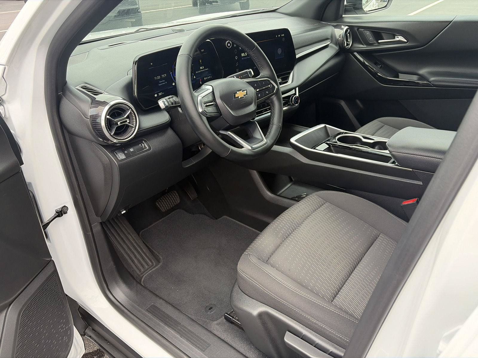 Used 2025 Chevrolet Equinox LT FWD image 15