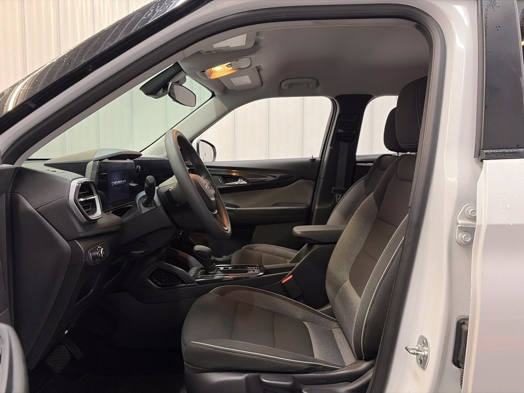 Used 2025 Chevrolet TrailBlazer LT AWD/4WD image 11