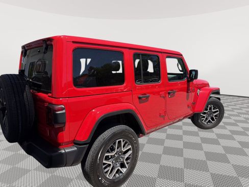Used 2025 Jeep Wrangler Unlimited Sahara AWD/4WD image 2