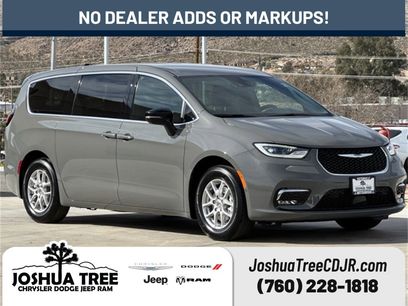 New 2025 Chrysler Pacifica Select