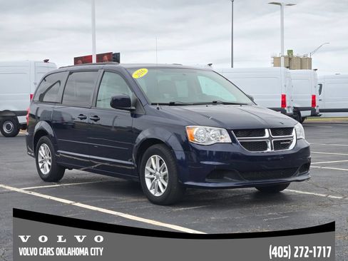 Used 2016 Dodge Grand Caravan SXT w/ Rear Park Assist Package FWD image 2