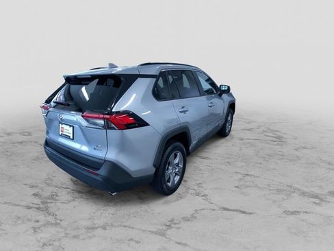 Certified 2025 Toyota RAV4 LE AWD/4WD image 9