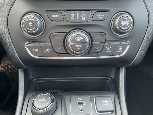 Used 2020 Jeep Cherokee Limited w/ Trailer Tow Group image 9