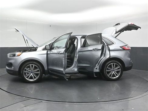 Certified 2022 Ford Edge Titanium w/ Class II Trailer Tow Package image 56