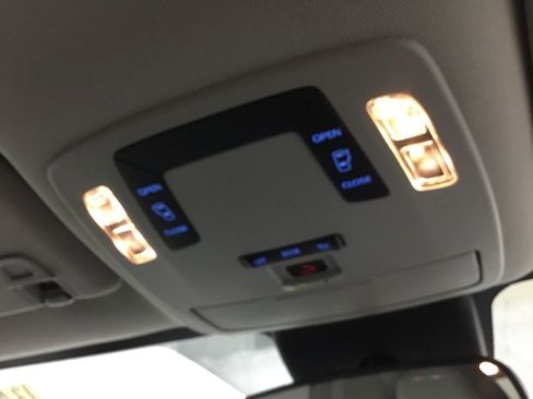 Used 2023 Toyota Sienna LE image 28