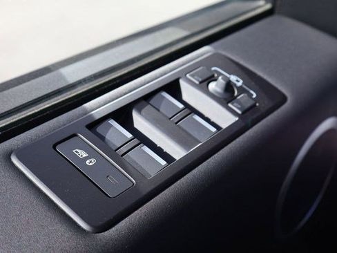 Certified 2025 Land Rover Discovery S AWD/4WD image 13