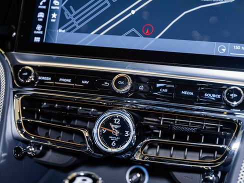 Used 2024 Bentley Flying Spur V8 image 37