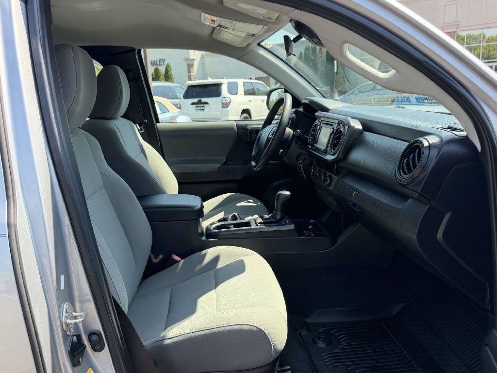 Used 2018 Toyota Tacoma SR AWD/4WD image 11