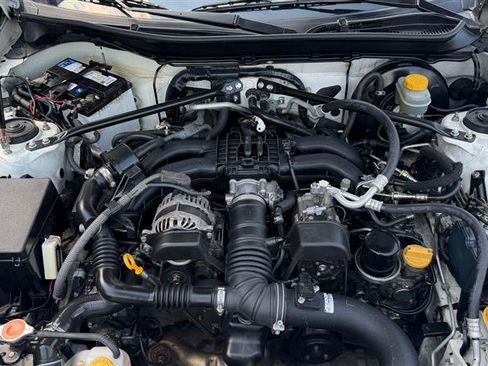 Used 2018 Toyota 86 RWD image 8