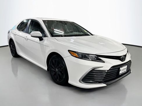Used 2021 Toyota Camry LE FWD image 3
