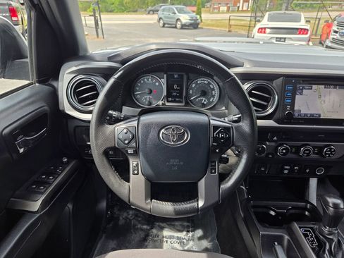 Used 2018 Toyota Tacoma TRD Sport AWD/4WD image 20