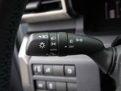 Used 2025 Toyota 4Runner SR5 AWD/4WD image 33