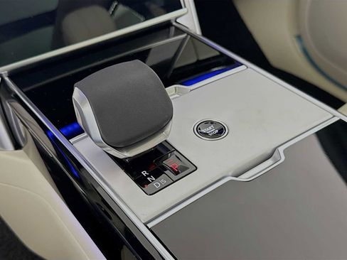 New 2025 Land Rover Range Rover SE image 17