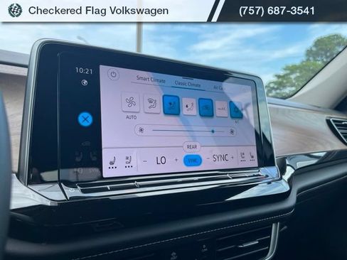 Used 2025 Volkswagen Atlas SE FWD image 39