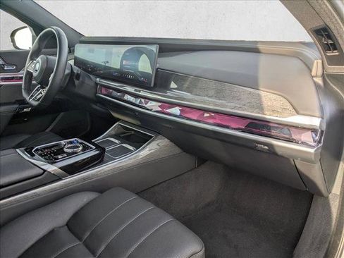Certified 2023 BMW i7 xDrive60 image 22