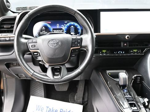 Used 2024 Toyota Crown Platinum AWD/4WD image 30