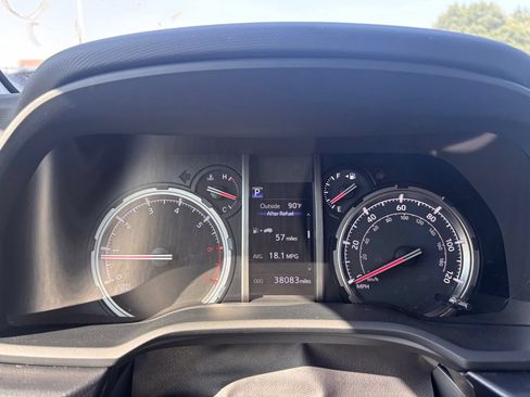 Used 2023 Toyota 4Runner TRD Off-Road Premium w/ Off Road Premium Plus Package AWD/4WD image 8