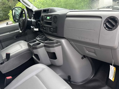 New 2025 Ford E-450 and Econoline 450 Super Duty w/ Power Equipment Group RWD image 18