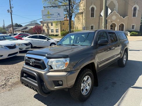 Used 2012 Toyota Tacoma 4x4 Double Cab w/ SR5 Pkg image 1