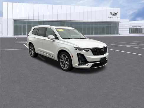 Used 2024 Cadillac XT6 Premium Luxury image 9
