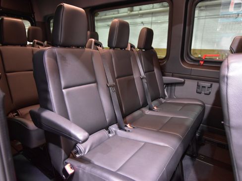 Used 2023 Mercedes-Benz Sprinter 2500 image 42