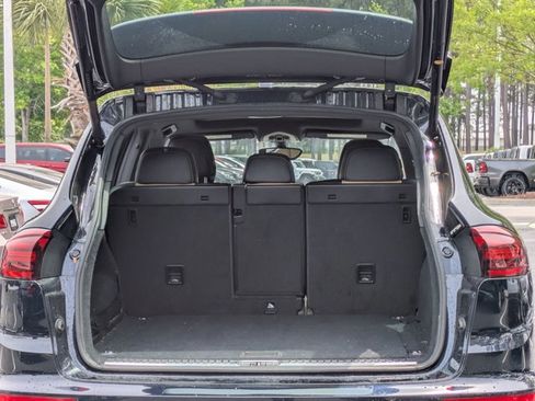 Used 2018 Porsche Cayenne AWD/4WD image 6