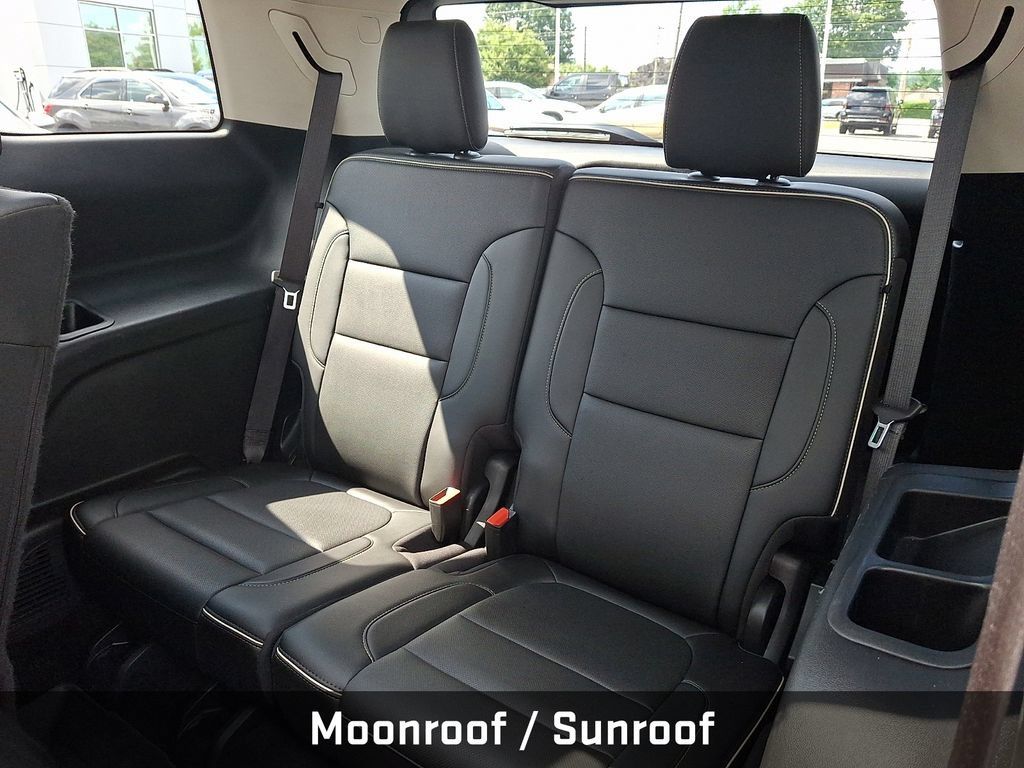 Used 2021 GMC Acadia Denali w/ Denali Technology Package FWD image 14
