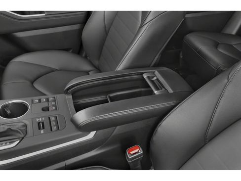 Used 2026 Toyota Highlander XLE AWD/4WD image 9