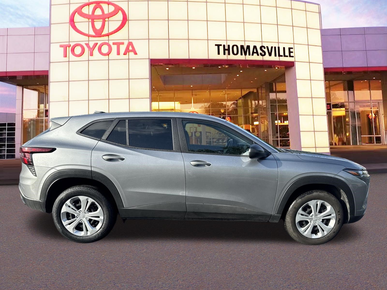Used 2026 Chevrolet Trax LS FWD image 4