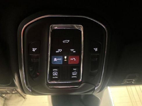 Used 2024 Jeep Grand Cherokee Altitude AWD/4WD image 23