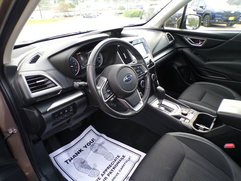 Used 2022 Subaru Forester Premium AWD/4WD image 11