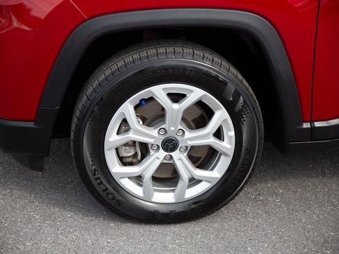 Used 2025 Jeep Compass Latitude image 9