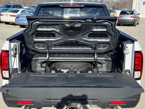 Certified 2025 Honda Ridgeline Black Edition image 10